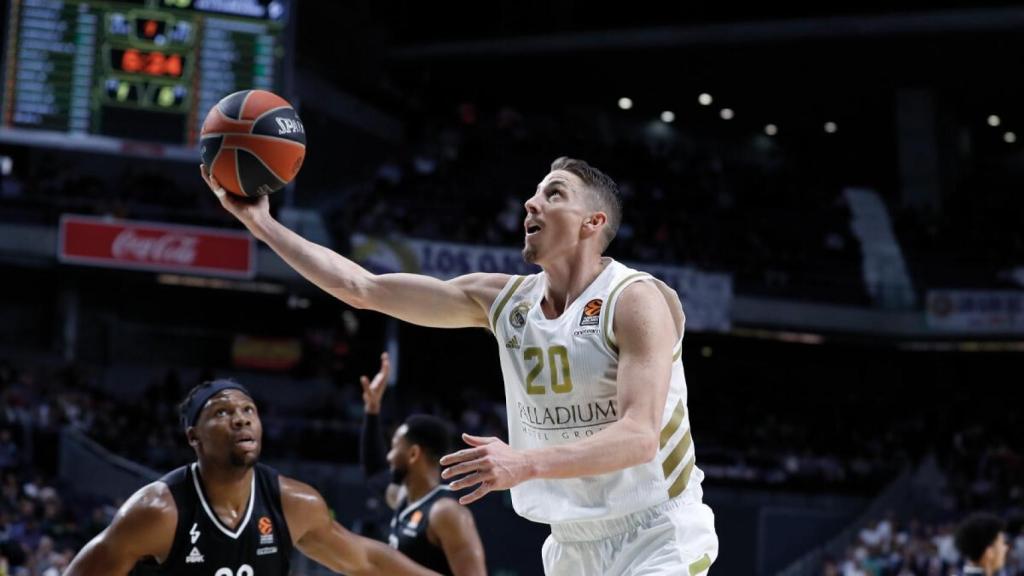 Carroll lanza a canasta durante el partido entre Real Madrid y ASVEL Villeurbanne