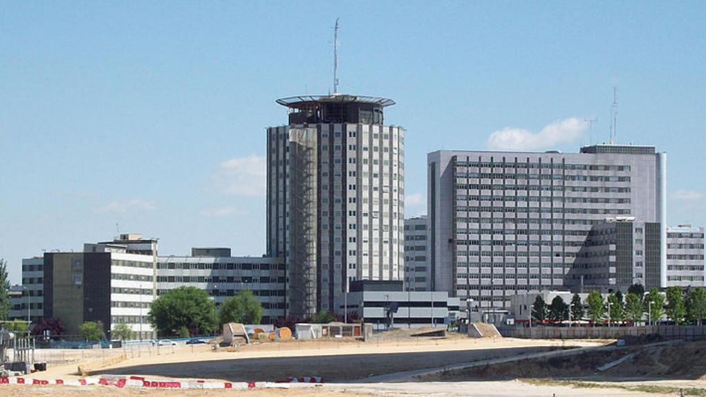 Vista del Hospital Universitario La Paz desde la Avenida Monforte de Lemos.
