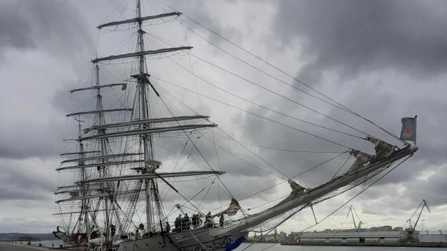 El buque escuela noruego Christian Radich se queda hasta mañana en A Coruña