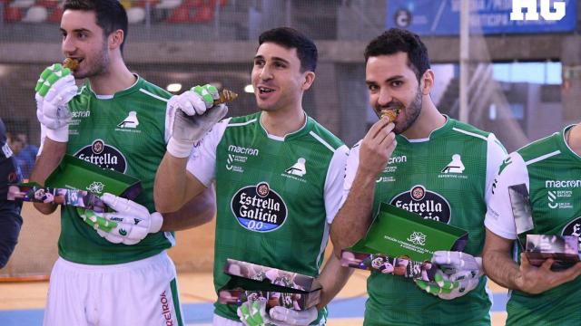 Faite riquiño, el lema solidario que une con cruasanes al Deportivo Liceo y Sanbrandán