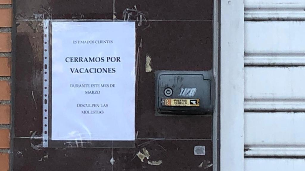 Comercios chinos cerrados en Valdemoro.