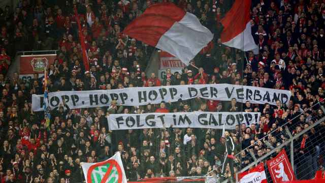 Pancarta contra Dietmar Hopp de los ultras del Bayer Leverkusen