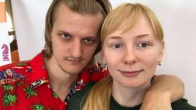 Stanislav Bogdanovich y su novia en la redes sociales