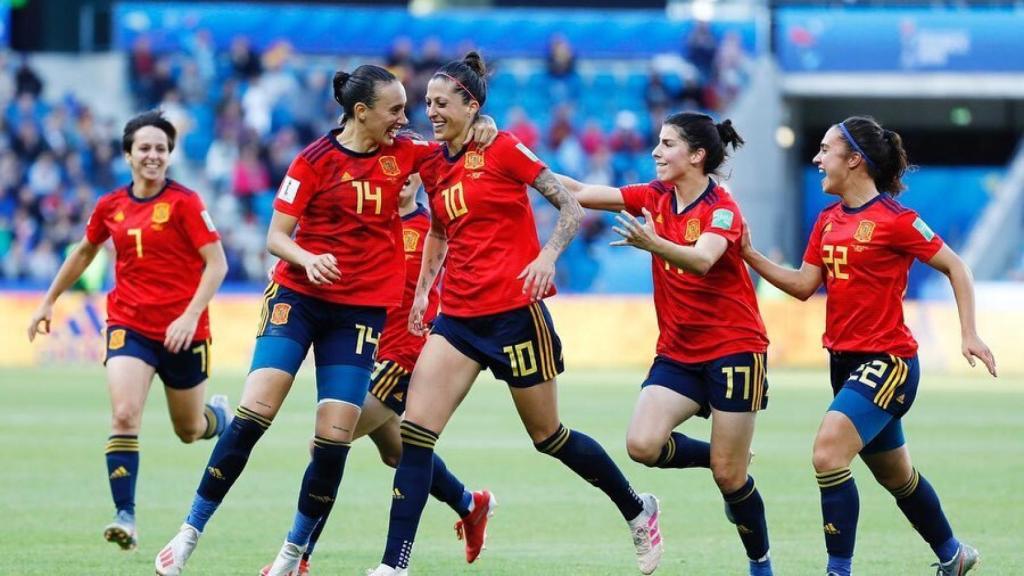 Jugadoras de la Selección celebrando un gol de Jenni Hermoso en el Mundial de Francia.