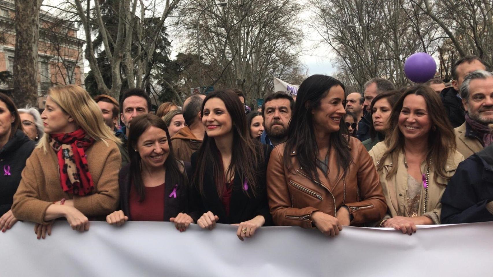 La vicealcaldesa de Madrid, Begoña Villacís, y la portavoz de Ciudadanos en el Senado y líder del partido en Cataluña, Lorena Roldán, en el 8-M de Madrid.