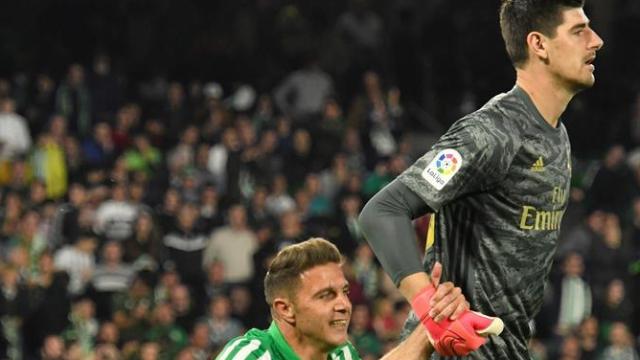 Courtois y Joaquín, en el Betis - Real Madrid de La Liga