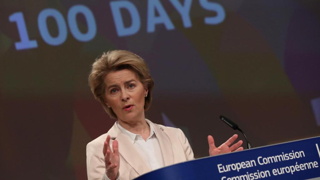 La presidenta Ursula von der Leyen, durante la rueda de prensa de este lunes