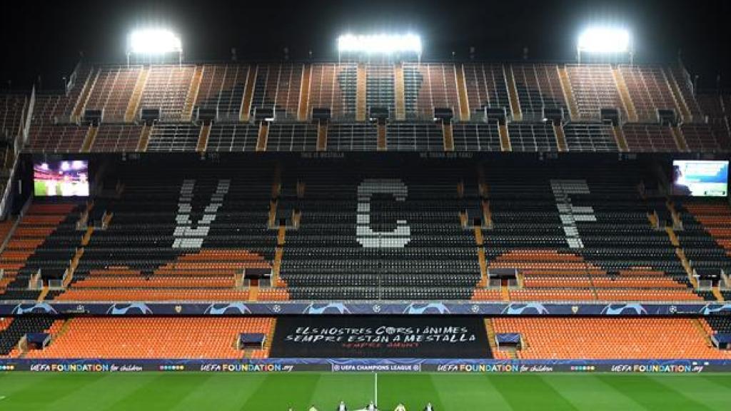 Las gradas de Mestalla sin público