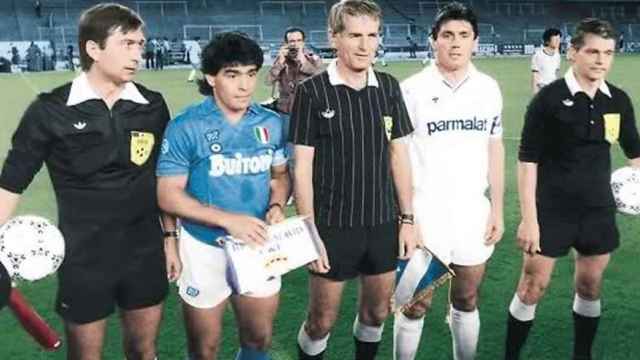 Los capitanes Maradona y Santillana, en el Real Madrid - Nápoles a puerta cerrada de la temporada 1987/1988