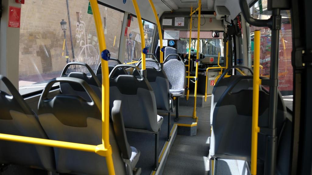 Los autobuses de línea van vacíos.