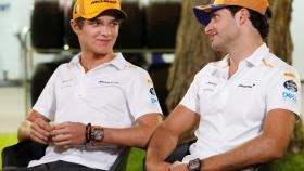 Lando Norris y Carlos Sainz Jr., durante un acto en Albert Park