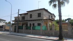 Un chalet en venta.