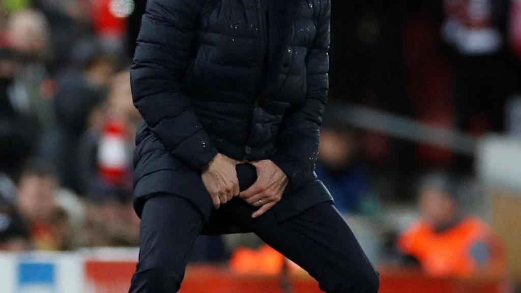 Diego Pablo Simeone, durante el partido contra el Liverpool en Anfield