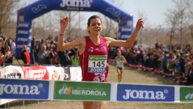 Irene Sánchez entrando en meta en Zaragoza. Foto: CA San Ildefonso