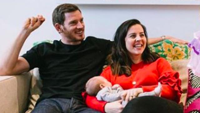 Jan Vertonghen junto a su esposa y su hijo