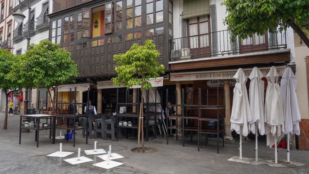 Bar de la plaza del Salvador cerrado. Sevilla a 14 de marzo del 2020.