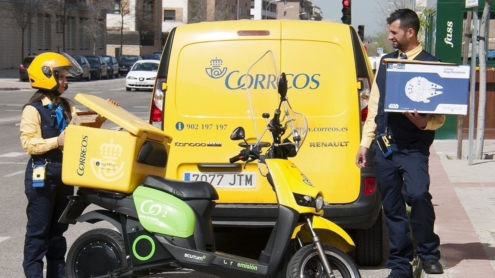 Trabajadores de Correos.