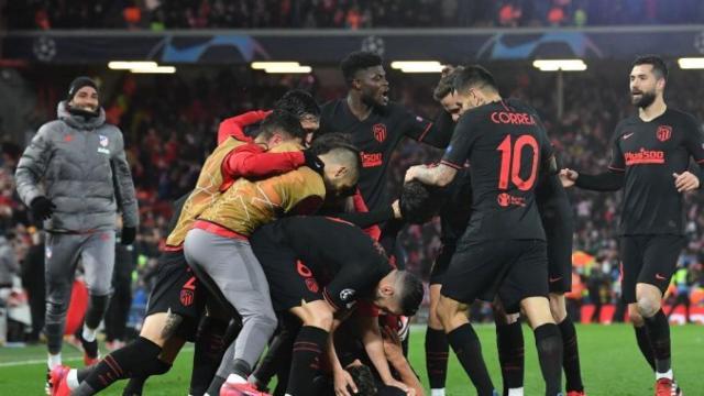 Los jugadores del Atleti celebrando un gol ante el Liverpoo