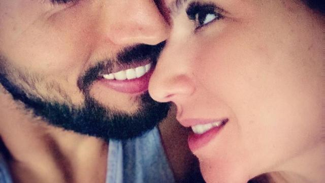 Ezequiel Garay, junto a su pareja Tamara Gorro