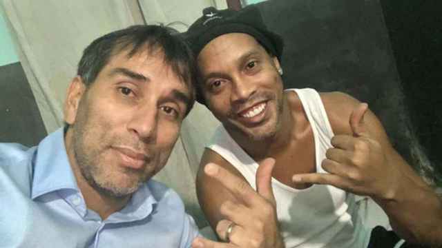 Pipino Cuevas con Ronaldinho