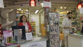 Clientes en una farmacia.