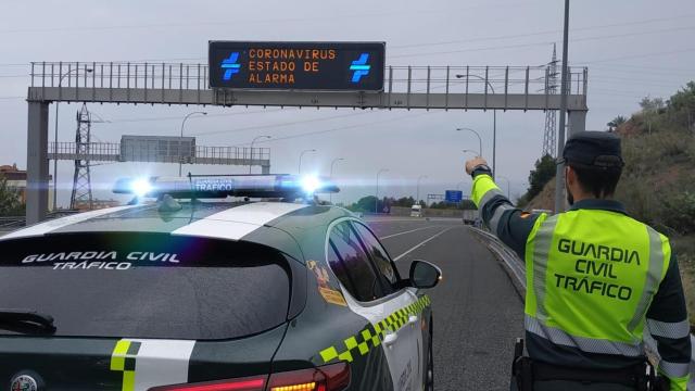 Foto de archivo de un control de la Guardia Civil