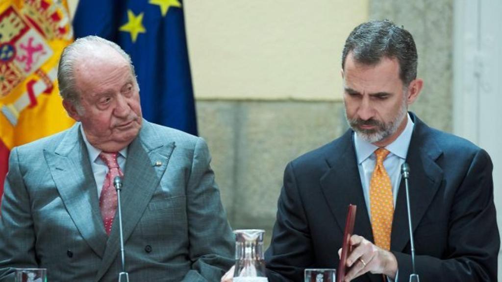 Juan Carlos I y Felipe VI, en acto oficial.