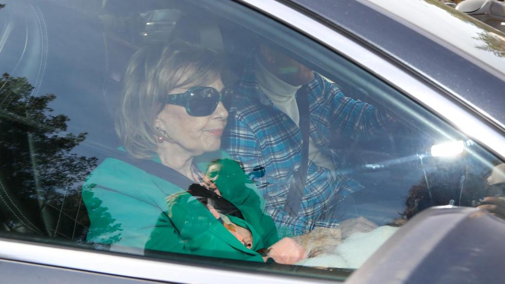 Teresa Campos entrando en su casa de Molino de la Hoz.