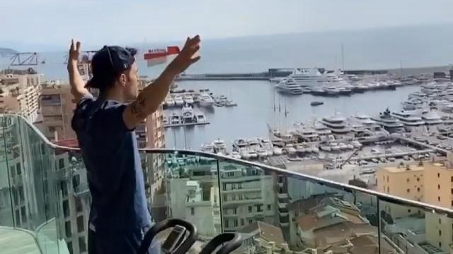 Cesc Fàbregas, en la terraza de su piso en Mónaco