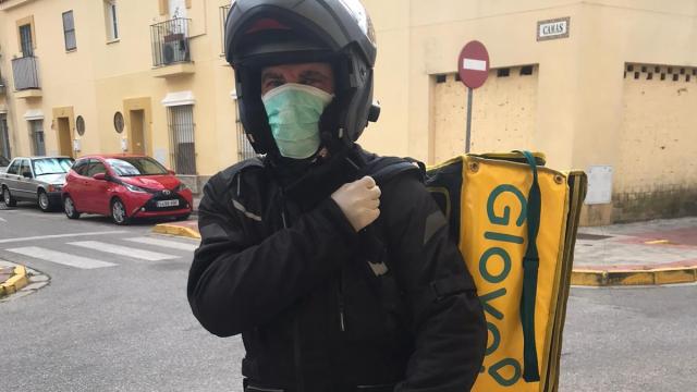 Álvaro, rider de Glovo en Sevilla.