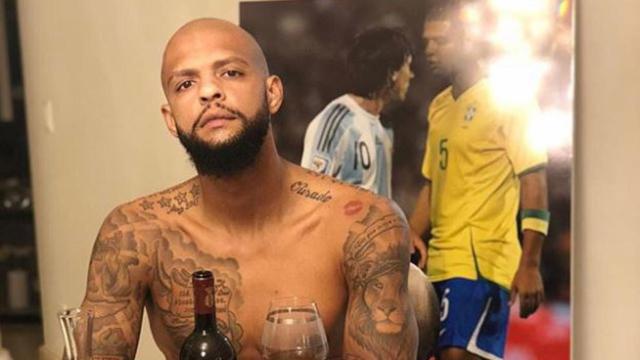 Felipe Melo con un cuadro con Leo Messi