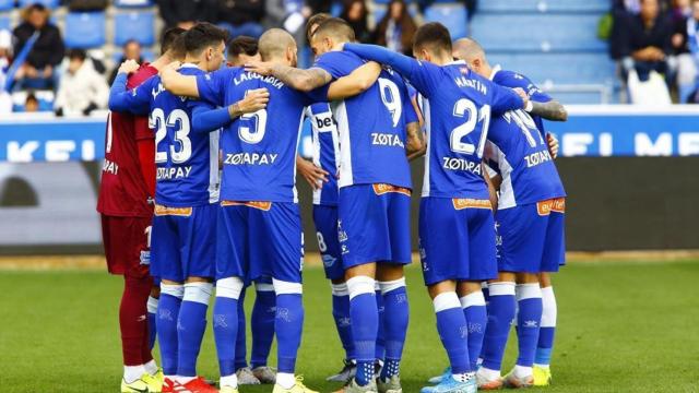 Tres jugadores de la primera plantilla del Deportivo Alavés