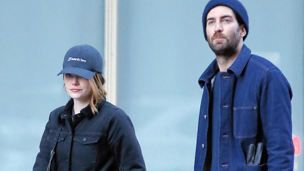 Emma Stone y su prometido paseando por Nueva York.