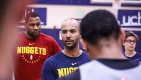 Jordi Fernández, durante un entrenamiento con Denver