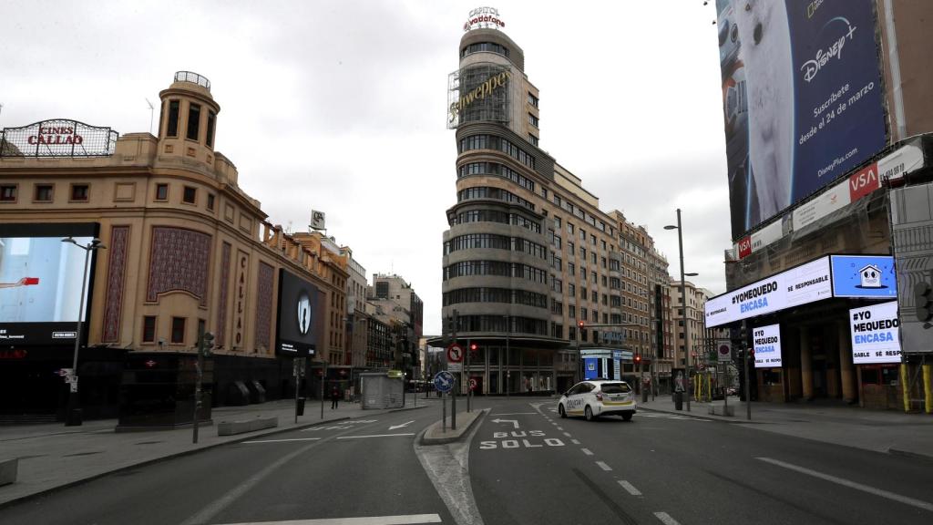 Imagen de la Gran Vía de Madrid vacía.