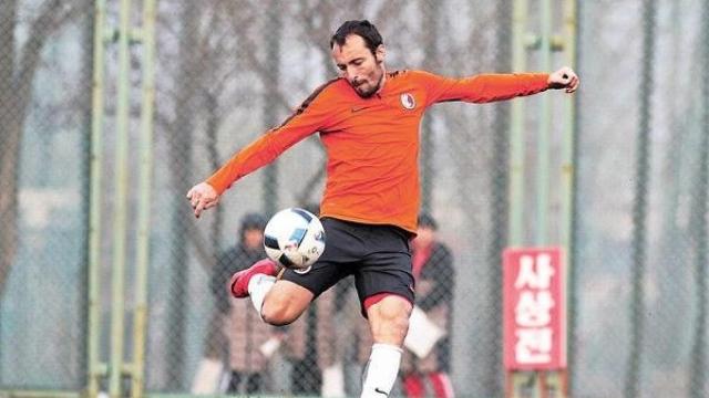 Dani Cancela, con la selección de Hong Kong de fútbol