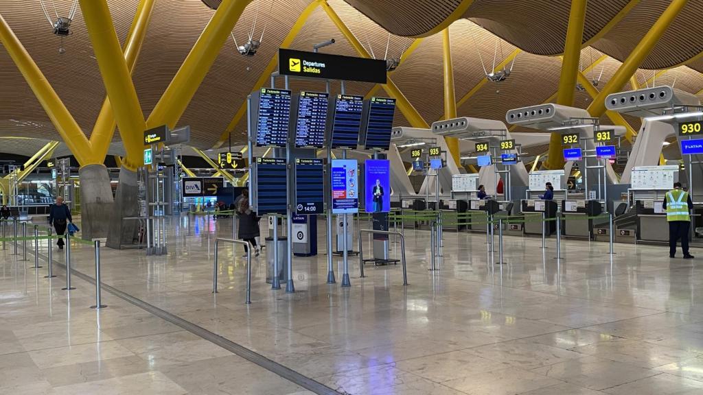 La T4 del aeropuerto de Barajas vacía.