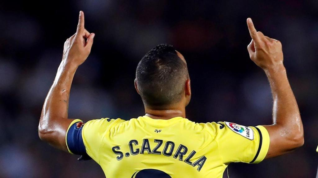 Santi Cazorla, centrocampista del Villarreal, celebra un gol con su equipo en La Liga