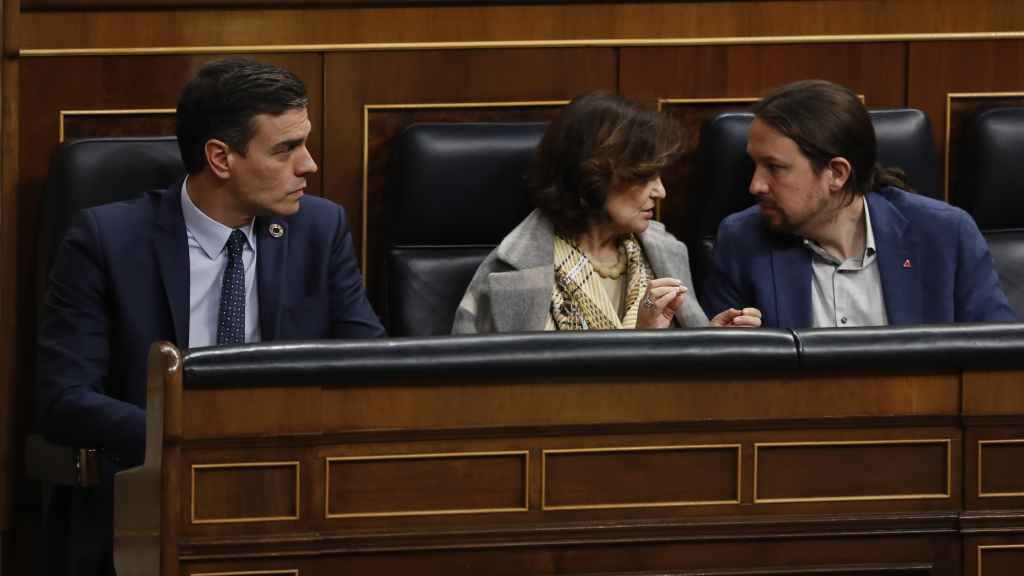 Sánchez, Calvo e Iglesias en uno de los primeros plenos de la legislatura, antes de la pandemia.