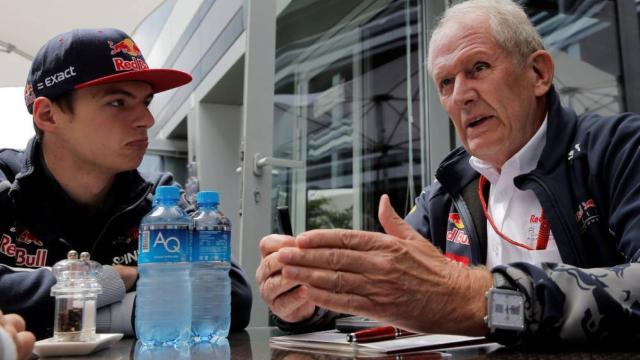 Max Verstappen y Helmut Marko, durante un Gran Premio