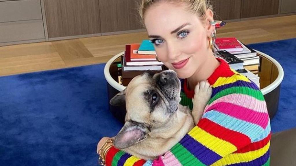 Chiara Ferragni con el jersey colorido que ha conquistado a sus seguidores.