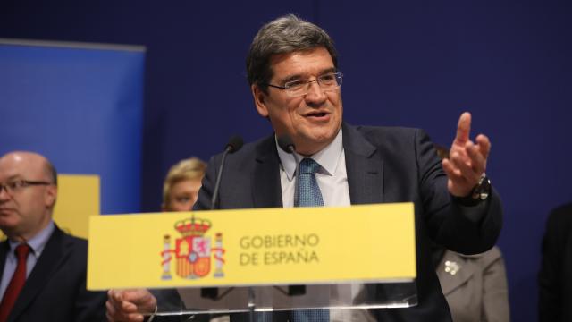 Escrivá diseña un ingreso mínimo exprés que sea temporal para colectivos dañados por el Covid