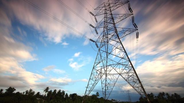 Imagen de archivo de una torre eléctrica.