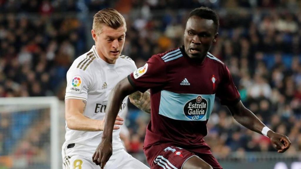 Pione Sisto, ante Toni Kroos en un partido de esta temporada