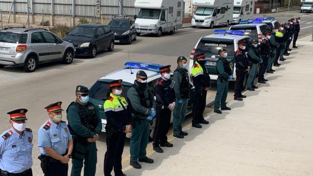 El minuto de silencio en homenaje a la memoria de agente fallecido.