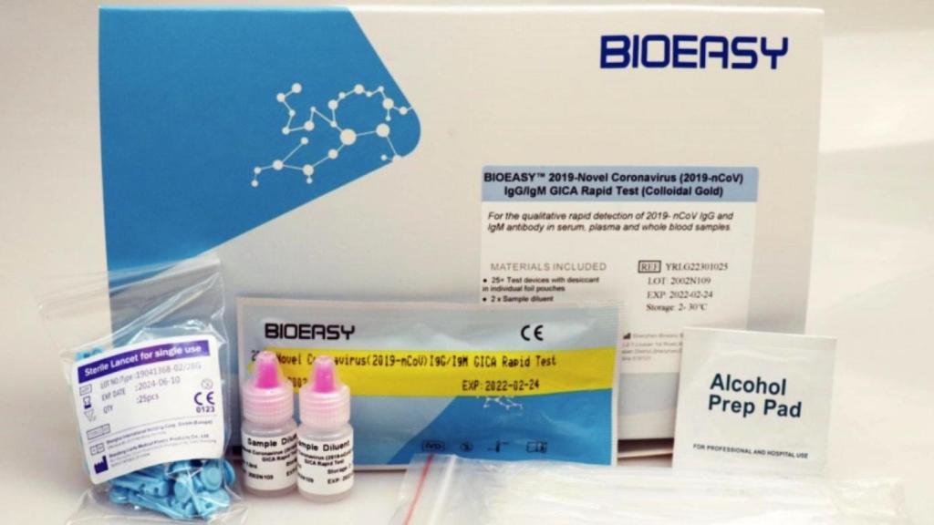 Así son los test rápidos para diagnosticar coronavirus fabricados por Bioeasy.