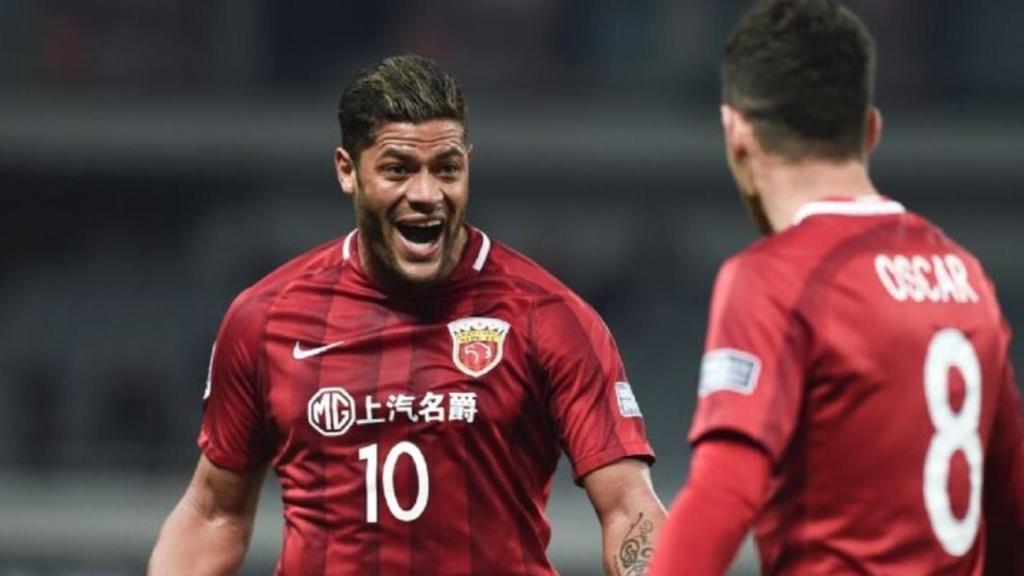 Hulk y Oscar, durante un partido con el Shanghai SIPG