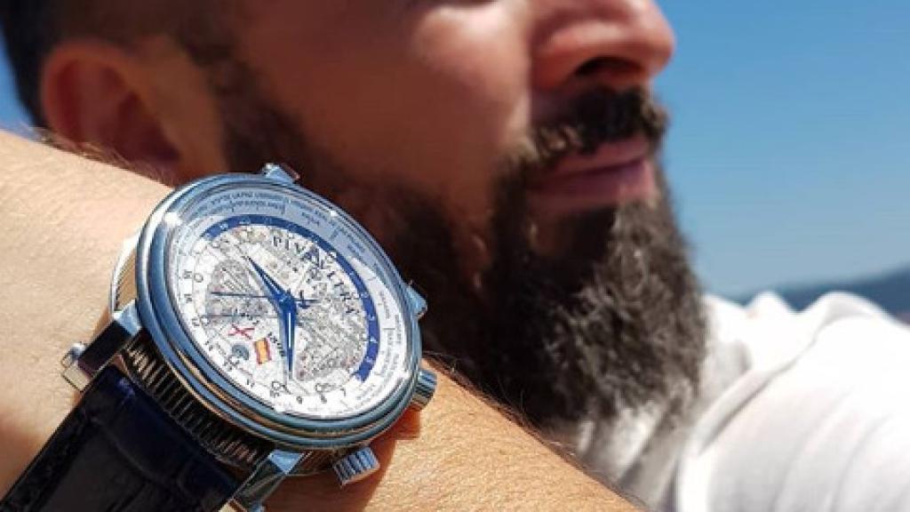 Así es el reloj que lleva puesto Santiago Abascal.