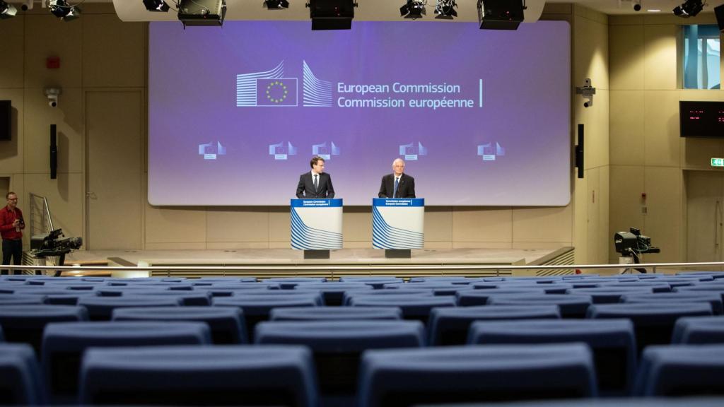 La sala de prensa vacía de periodistas durante la rueda de prensa de Josep Borrell