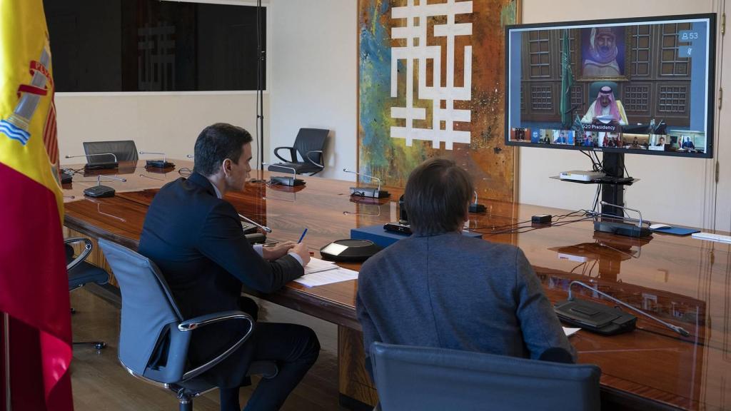 El presidente Sánchez durante su videoconferencia con el G-20.